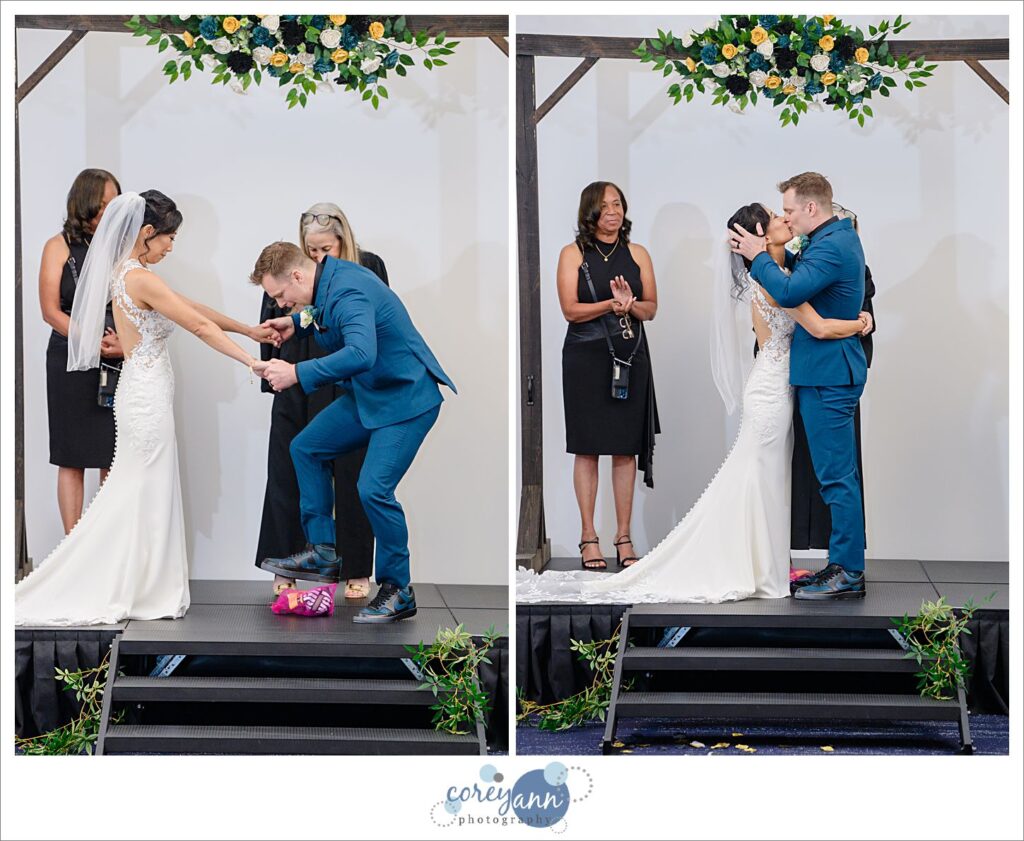 indoor wedding ceremony at pro football hall of fame in canton ohio